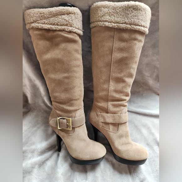 EUC Guess Woman's Heeled Boots 👢 - Picture 4 of 8